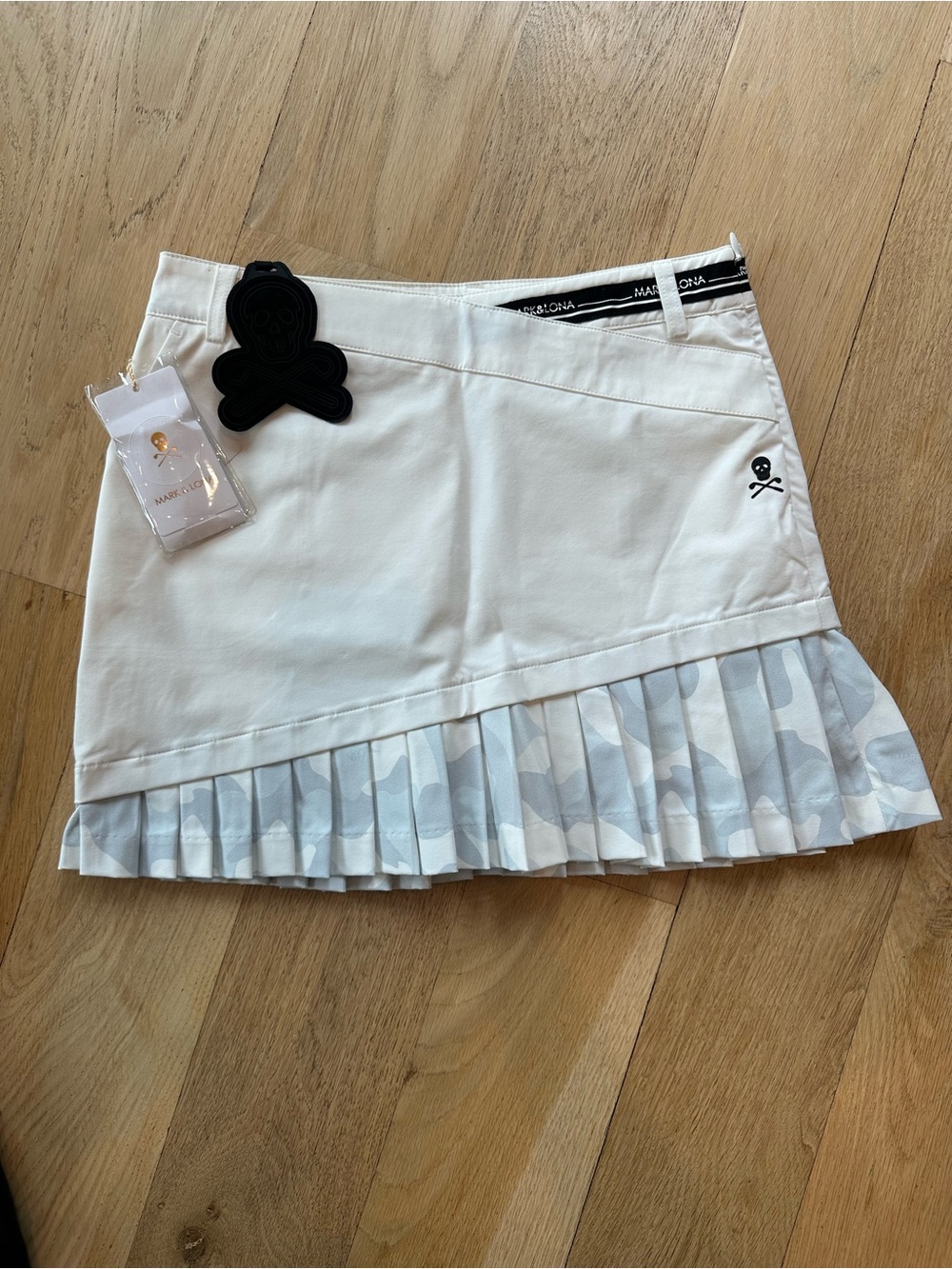 Mark & Lona White Pleated-Hem Mini Skirt with Subtle Camouflage Trim